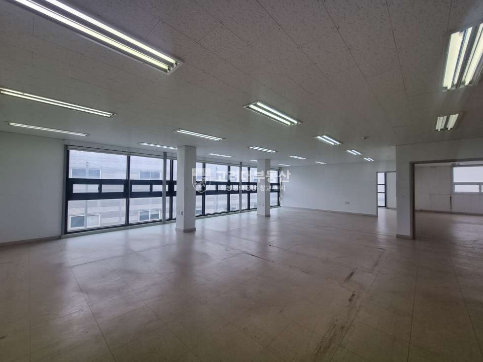 경기 화성만세구 양감면 용소리 1,2동 연면적1160평ㅣ양감대형공장임대,넓은야적 ,호이스트 , 고전력 , 사무실 , 기숙사 ,사옥추천 월세 매물번호 10057 사진 11